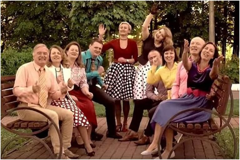 Клип от родителей выпускников с названием «Отмучились» вызвал настоящий фурор в сети