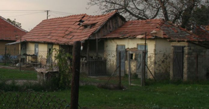 Богатый отец отвел сына к бедным, чтобы преподать ему пару уроков, итог настолько неожиданный!