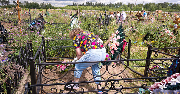 Почему нельзя ходить на погост в одиночестве