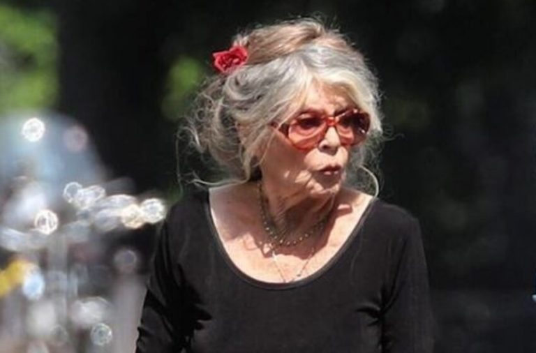 Once a beloved star, now seen with a cane and almost unrecognizable. Who is she?