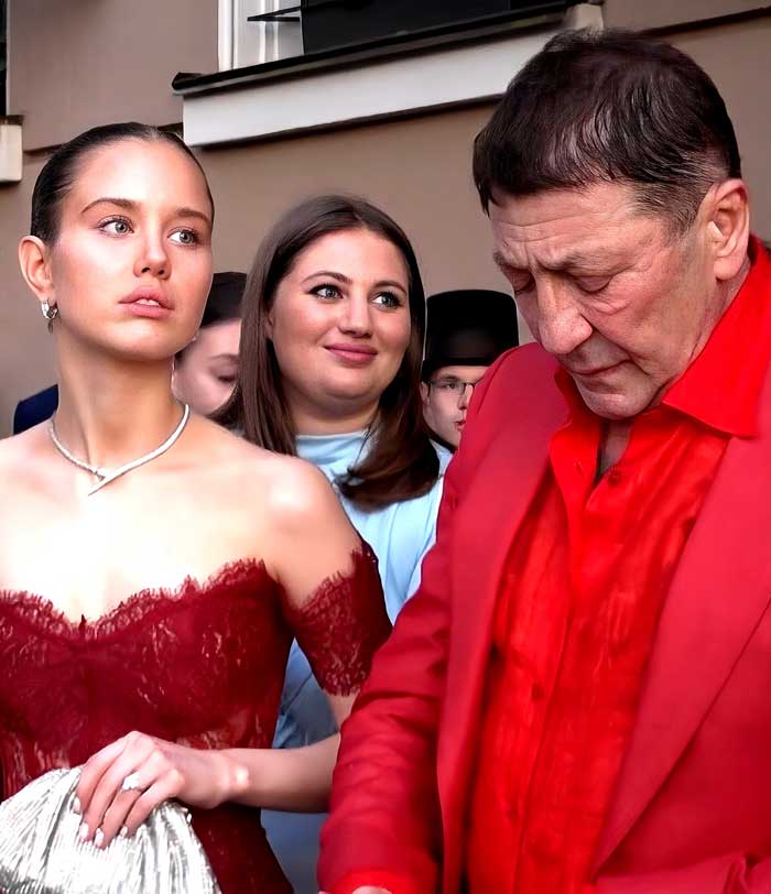 “Моя мама продала меня старому деду, как многие выражаются…” 19-летняя невеста Лепса поссорилась с Киркоровым