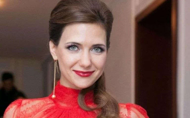 46-летняя Екатерина Климова поразила поклонников своим смелым образом на отдыхе