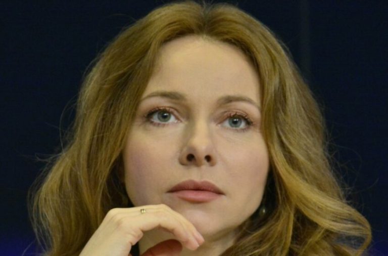 «Превратили лицо в кукольную маску, оставив лицо без морщин»: 49-летняя Гусева показалась без косметики