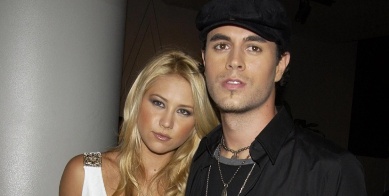She looks like an ordinary housewife. 44-year-old Kournikova photographed with Iglesias’ children