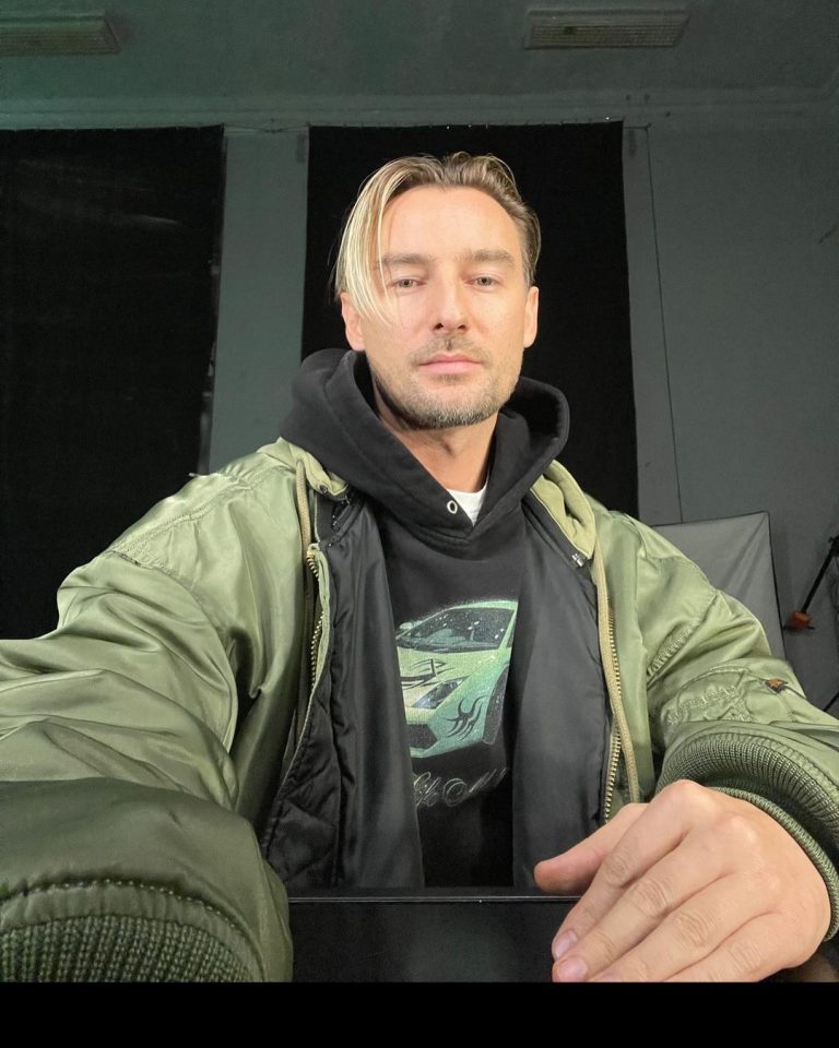«Я вас презираю, я брезгую вами»: Алан Бадоев обратился к российским артистам.