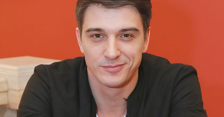 Держитесь, девочки! 15-летний первенец Бондаренко вырос его точной копией