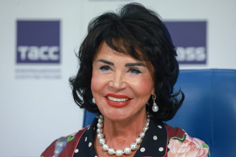 «Это мой долг.» 73-летняя Надежда Бабкина отправилась на передовую защищать Рф