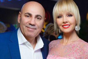 Она номер один в РФ, даже в опросе заняла первое место. Валерия заменит Пугачеву