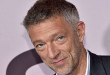 Мамочка в крошечном бикини и полностью седой отец. Пассия 58-летнего Касселя, с которой у него 30 лет разницы, показала семейные фото