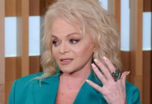 После последнего скандала Лариса Долина выходит в свет с охраной