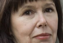 70-летняя Симонова вышла в свет со своей 49-летней дочерью от Кайдановского