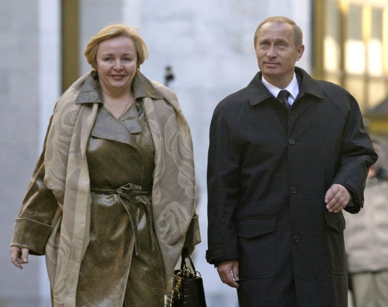 Как живёт Людмила Путина после развода