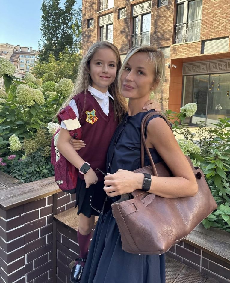 Полина Гагарина объяснила, почему долго скрывала дочь