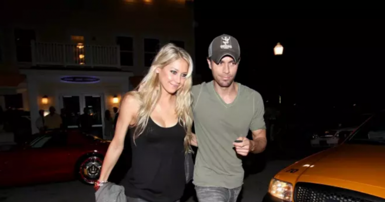 44-летняя Курникова стала мамой в 4-ый раз и обнародовала первое фото малыша