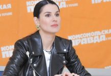 Украинская ведущая и близкая подруга Поляковой вышла на красную дорожку на Берлинском кинофестивале в черном почти траурном платье с надписью, которая заставила всех вздрогнуть