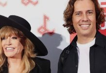 В шубе Prada и стильном берете! 76-летнюю Пугачеву запечатлели на Дне рождения подруги