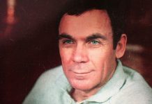 Тяжёлое прощание: 100-летний Владимир Заманский проводил супругу в последний путь