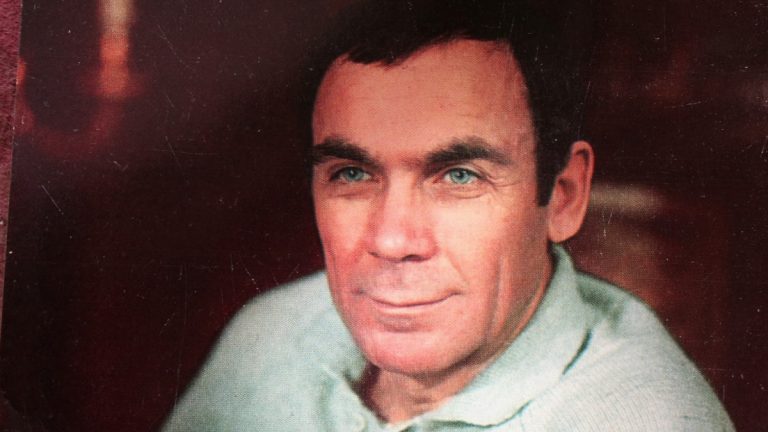 Тяжёлое прощание: 100-летний Владимир Заманский проводил супругу в последний путь