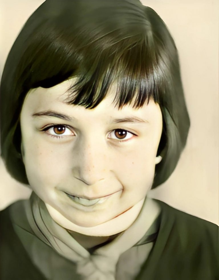 Вы узнали эту школьницу, изображенную на снимке? Сейчас этой одной из самых талантливых и колоритных актрис исполнилось 85 лет