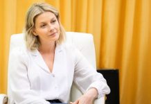 Сразу 3 бывших российских актера на одном снимке. Грешнова обнародовала очень сильный снимок