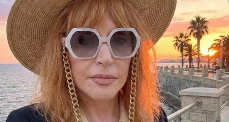 Вся сгорбилась и идёт с большим трудом! Алла Пугачёва обеспокоила своим состоянием