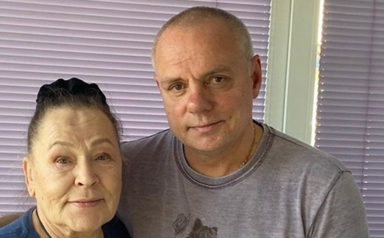 «Просто низкий поклон, что живете вместе…»: Александр Мохов показал 81-летнюю Рязанову