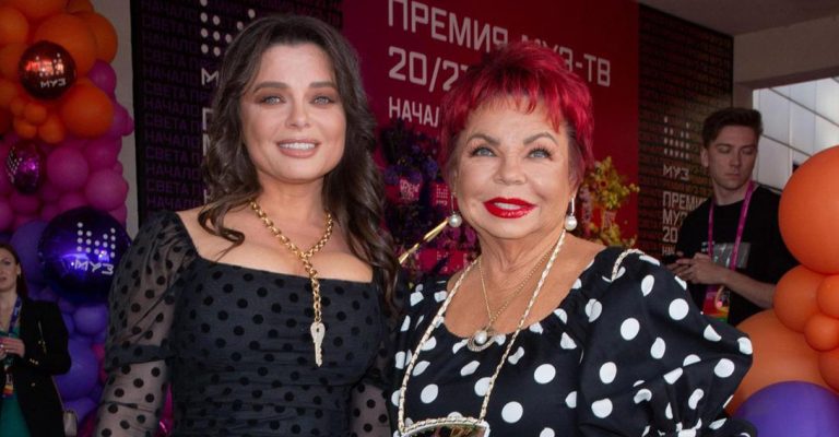 Волосы цвета борща и платье в цветочек! Наташа Королева показала свою 80-летнюю маму
