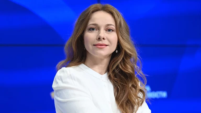 Екатерина Гусева пришла на премьеру с сыном. Импозантный молодой мужчина!