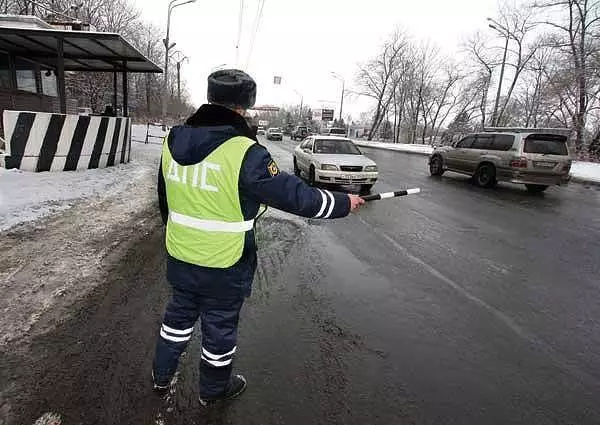 Знать всем!!!! Распечатайте и положите в бардачок! Вас просят открыть капот, багажник или двери автомобиля…