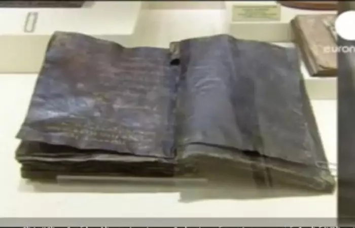 Библия, которой более 1500 лет, говорит, что Иисус не был распят