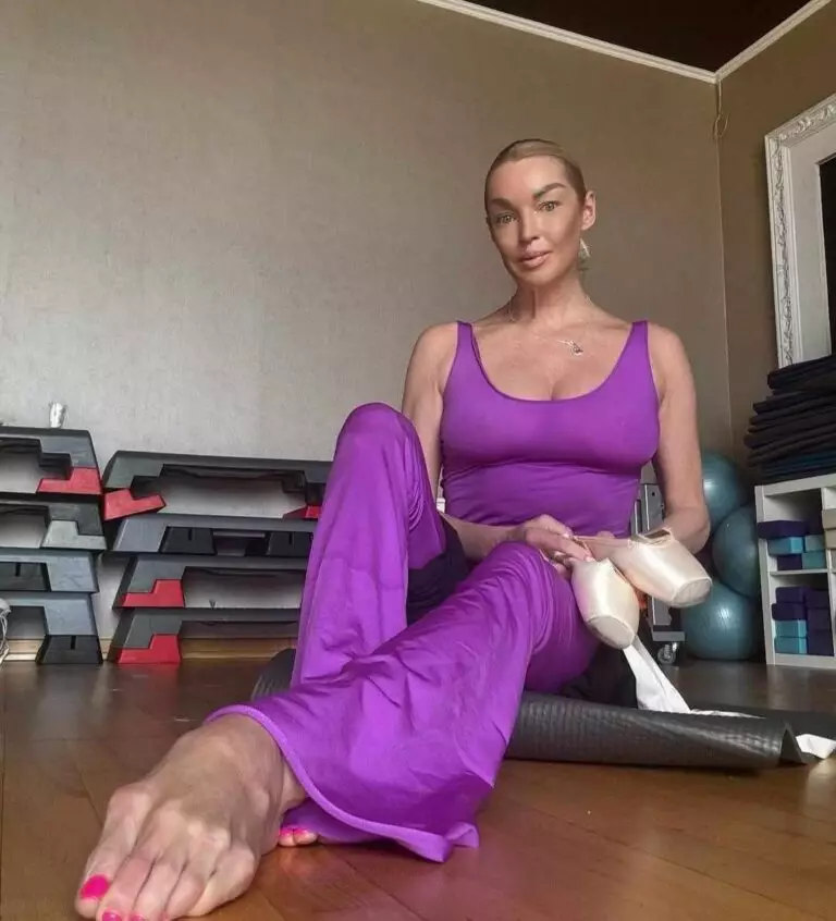 «Мое тело – дар Божий»: Исхудавшая Волочкова показала себя в прозрачном боди