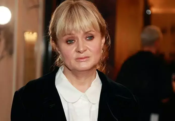 Он с тростью, а она сгорбленная в три погибели. Глядя на фото Михалкова и его жены, поклонники произнесли: “Старость — не радость”