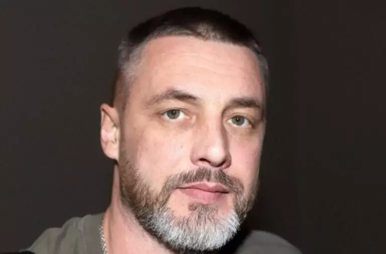 Актер Батырев развелся с 4-ой женой спустя восемь месяцев после рождения их ребенка. Реакция предыдущей жены Антона поразила