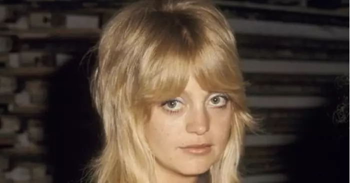 Hollywood Legend Goldie Hawn, 77, Flaunts Bodysuit on Vacation! Fans Demand ‘Remember Your Prime”