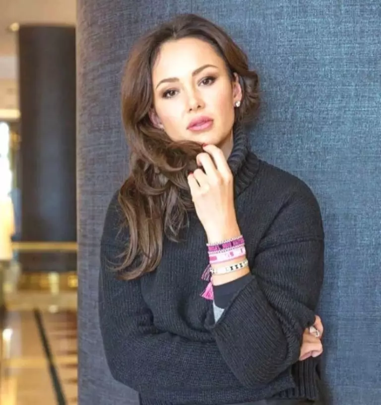 Seven Stunning Photos of Alexey Vorobyov’s Wife — Aida Garifullina