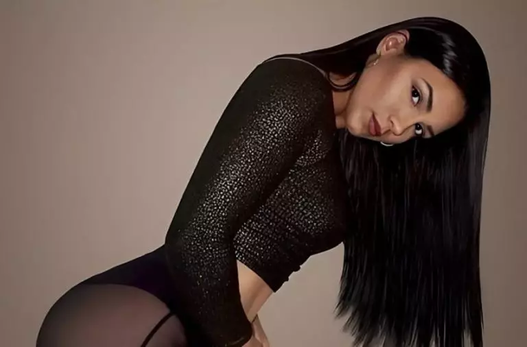 The stunning beauty of this American model has captured users’ attention. Just look at her jaw-dropping photos!