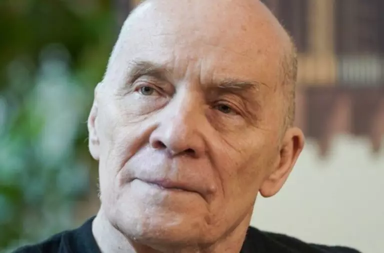 Живёт по совести! Как сложилась судьба Александра Филиппенко после эмиграции из России?