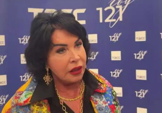 Пластические хирурги сделали из Бабкиной китайского болванчика. Поклонники ахнули!