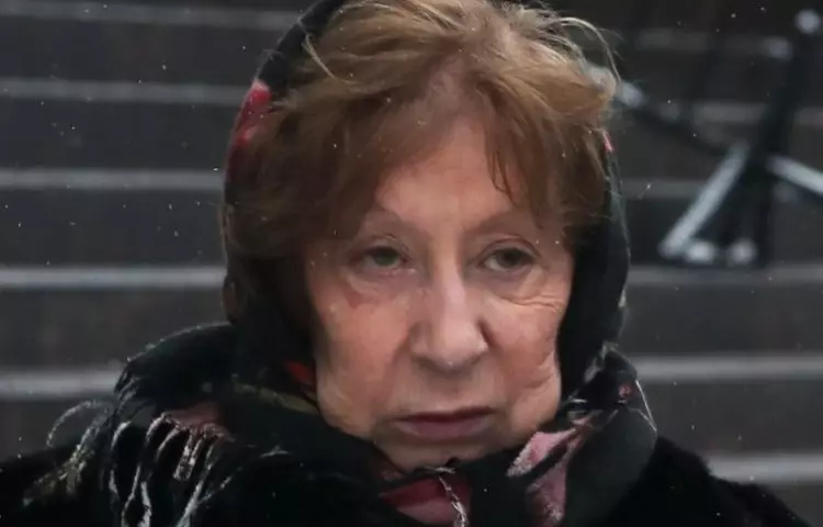 Через 3 года Ахеджаковой исполнится 90 лет, а она колесит по Европе, чтобы заработать себе на жизнь