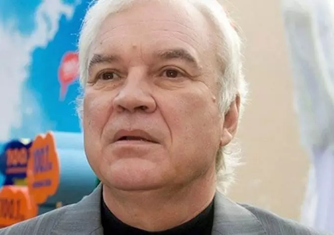 92-летний Познер, Эрнст, Симонова и неузнаваемая Чурикова были замечены на церемонии прощания с Молчановым