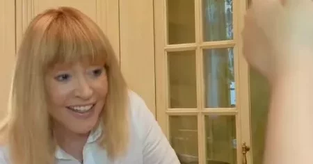 «Руки трясутся» — 76-летняя Алла Пугачева сняла на видео, как Галкин с дочерью готовят ей завтрак