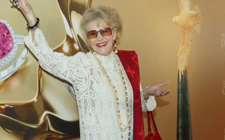 90-летняя красавица Дружинина блеснула подтянутым телом на пляже — не верим своим глазам