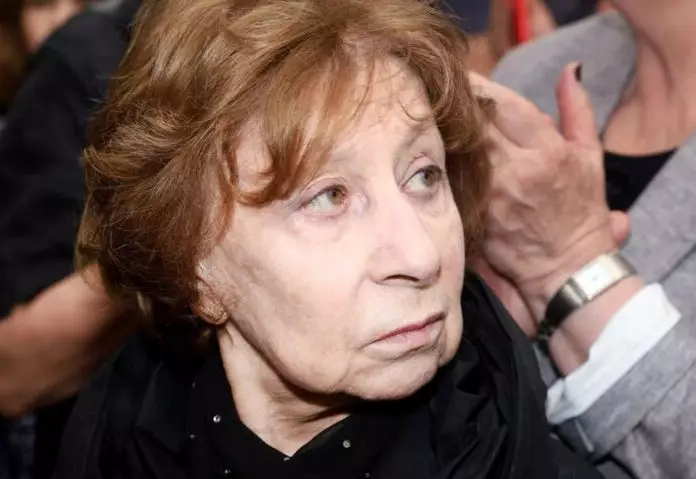 «Отобрать всё»: кто и зачем решил пустить 87-летнюю Ахеджакову по миру на старости лет