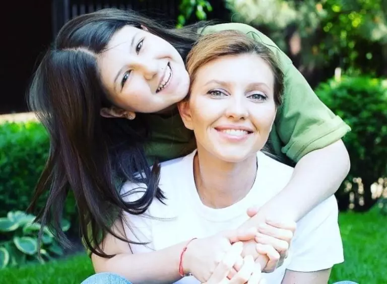 Живёт отдельно от родителей и скрывается от посторонних: как на самом деле выглядит 21-летняя дочь Зеленского