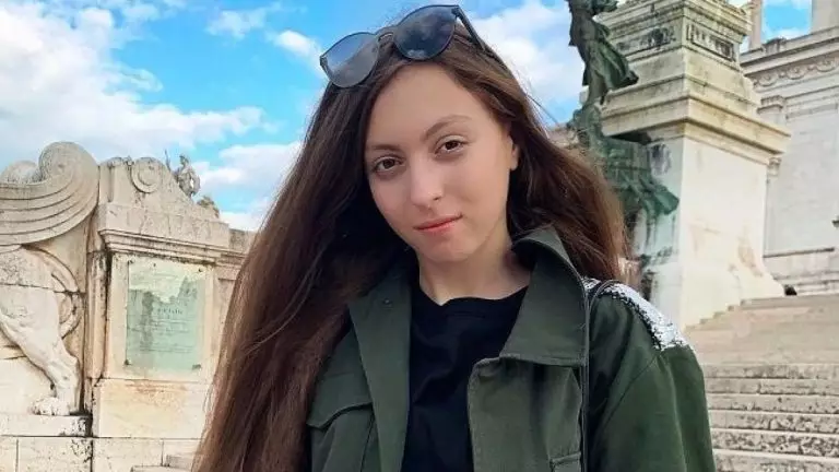 «Это точно нужно было публиковать?» Дочь Поляковой показала откровенные фото с мужем прямо из их спальни