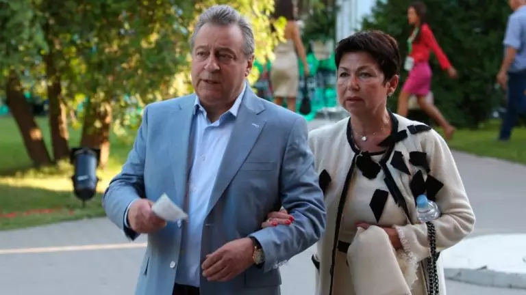 «Поднял глаза к небу и произнёс вслух то, о чём молчал годами» — исповедь Хазанова