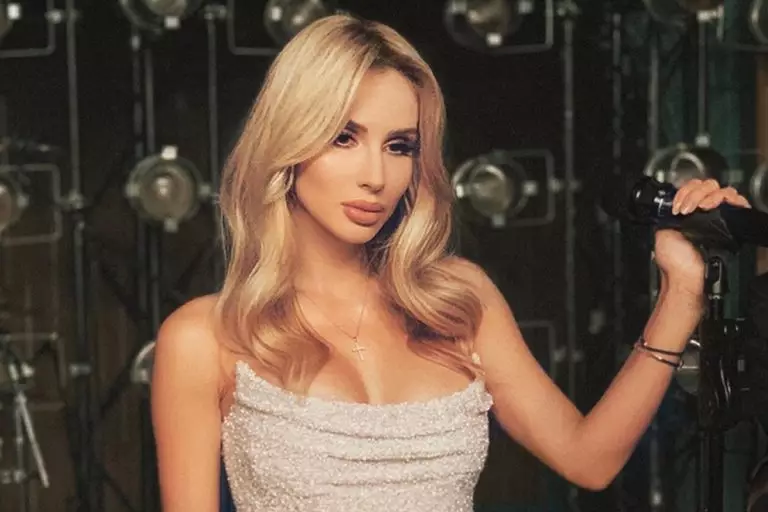 Лобода в 43 вышла в бикини и поставила точку в споре с 20-летними красавицами