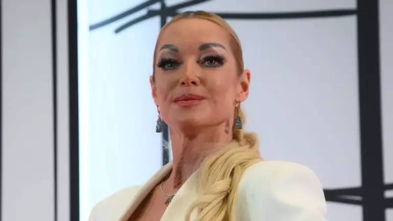 Волочкова не улетела на Мальдивы: что случилось в аэропорту и почему она назвала это скотством